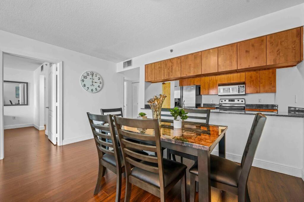 Comfy 28th Floor • Brickell • Ocean & Views Apartment *