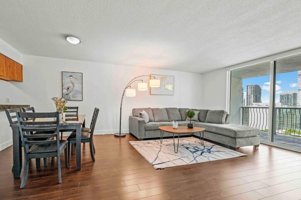 Apartamento Comfy 28th Floor • Brickell • Ocean & Views Miami