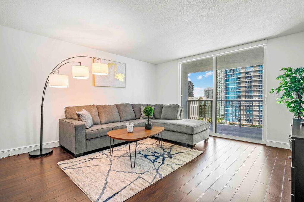 Comfy 28th Floor • Brickell • Ocean & Views Apartamento Miami