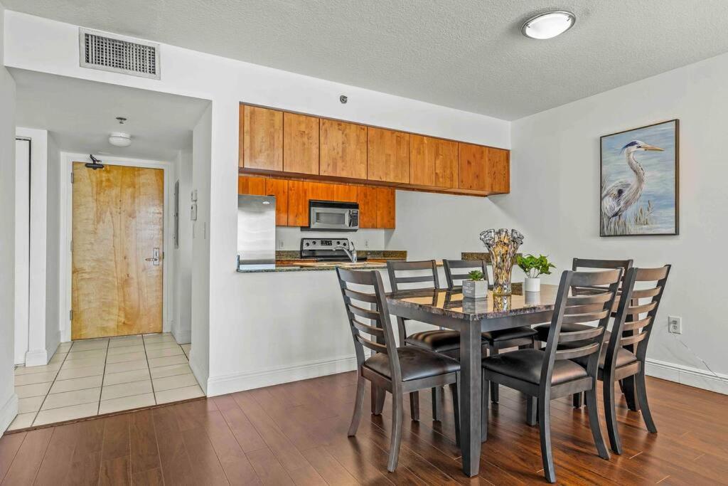 Comfy 28th Floor • Brickell • Ocean & Views Apartamento *