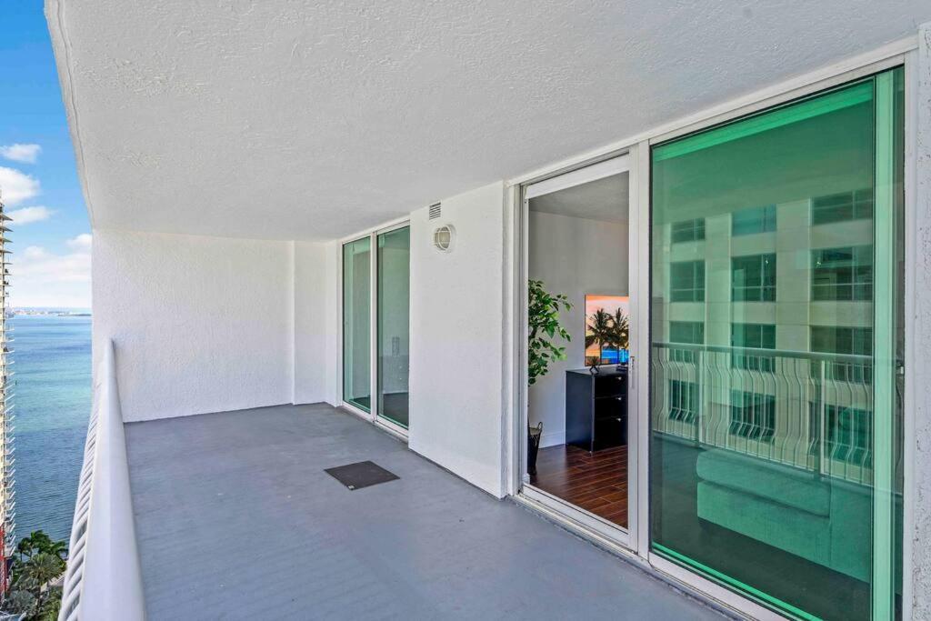 Comfy 28th Floor • Brickell • Ocean & Views Apartamento
