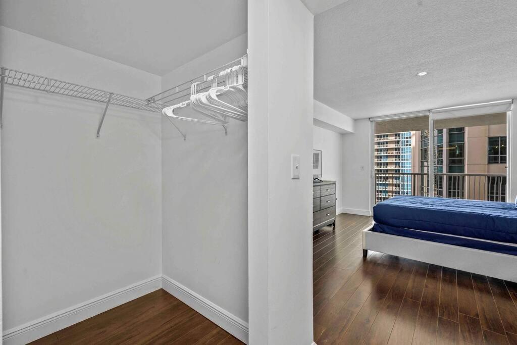 Comfy 28th Floor • Brickell • Ocean & Views Apartamento